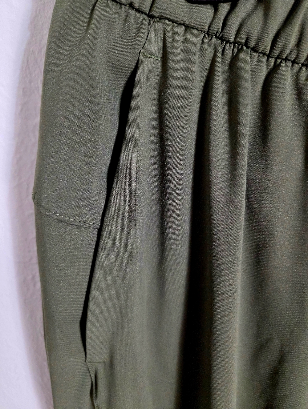 Travel Jogger Olive Green Drawstring Jogger Pants, Size Large - Picture 4 of 8